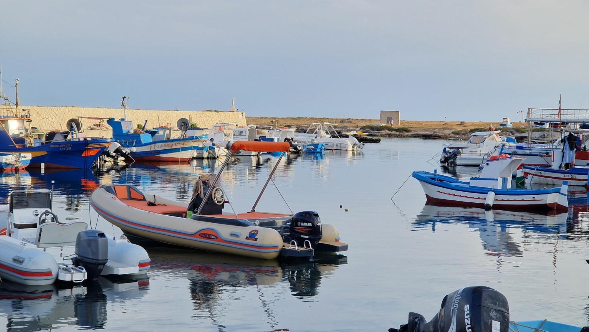 Orsola Apartments Favignana Bagian luar foto