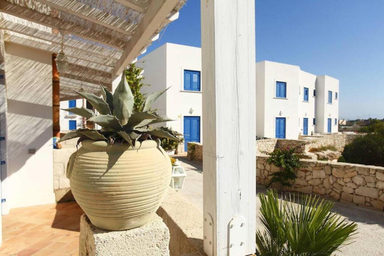 Orsola Apartments Favignana Bagian luar foto